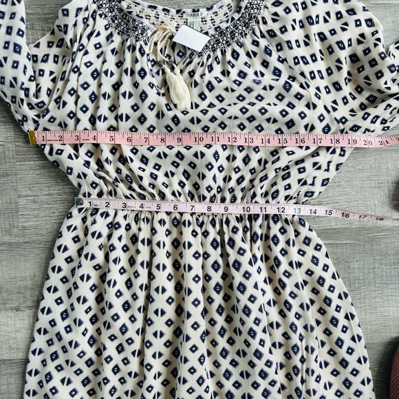 Forever 21 Peasant Blouse Dress with geometric pattern (size M) - Picture 9 of 11